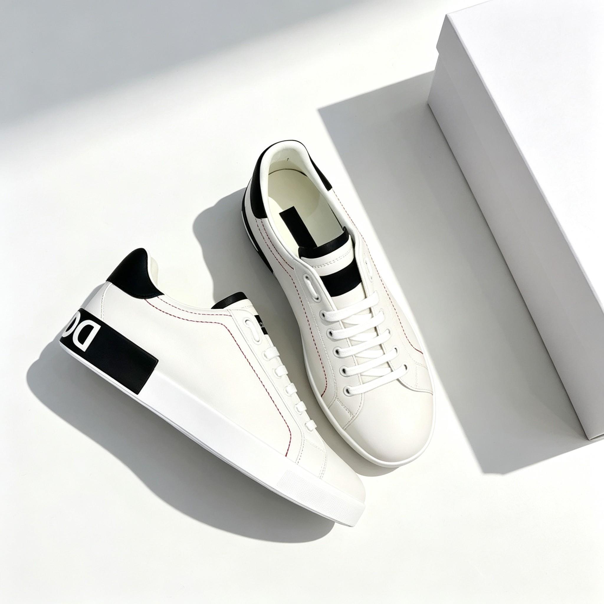 Street Fashion Korean - รองเท้าผ้าใบสีขาวสไตล์สปอร์ตลำลองสำหรับผู้ชาย สไตล์เกาหลีใหม่ ใส่สบาย ใช้งานได้หลากหลาย แฟชั่นอินเทรนด์
