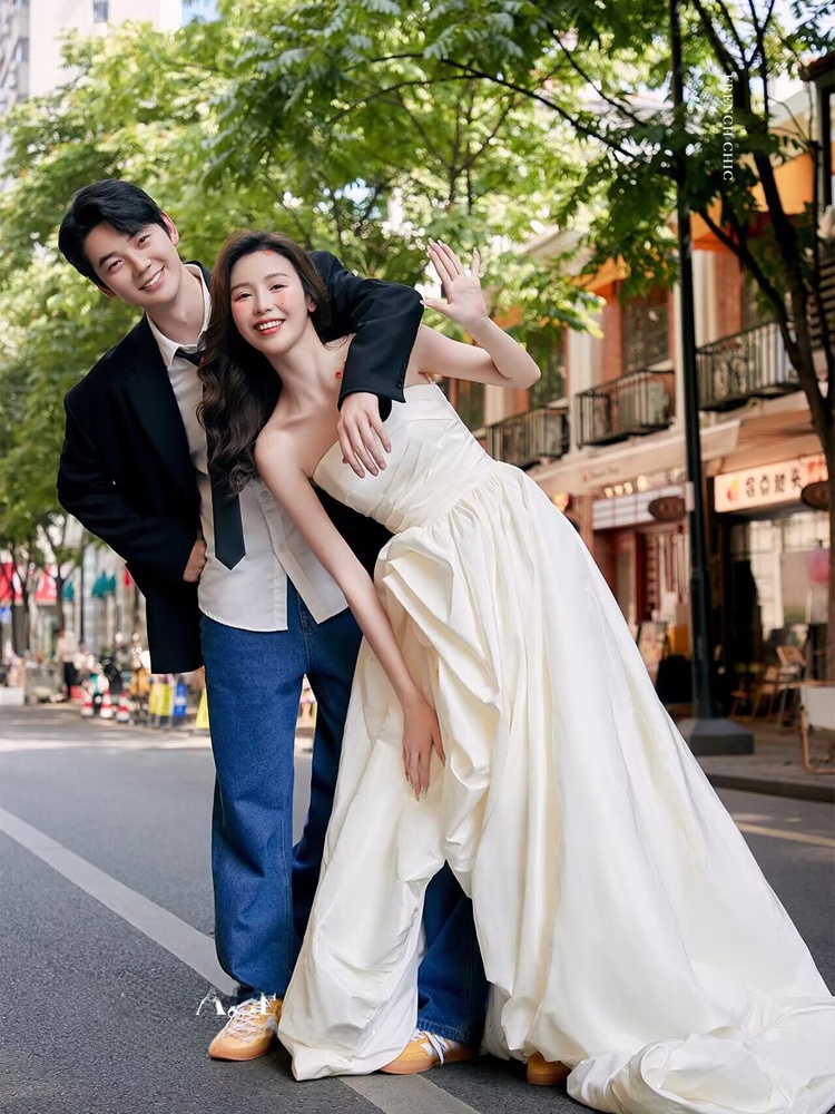 Street Fashion Korean - แฟชั่นสไตล์เกาหลี เดนิม สตรีทสแนป ชุดแต่งงาน เสื้อผ้าสำหรับถ่ายภาพคู่รัก สร้างสรรค์