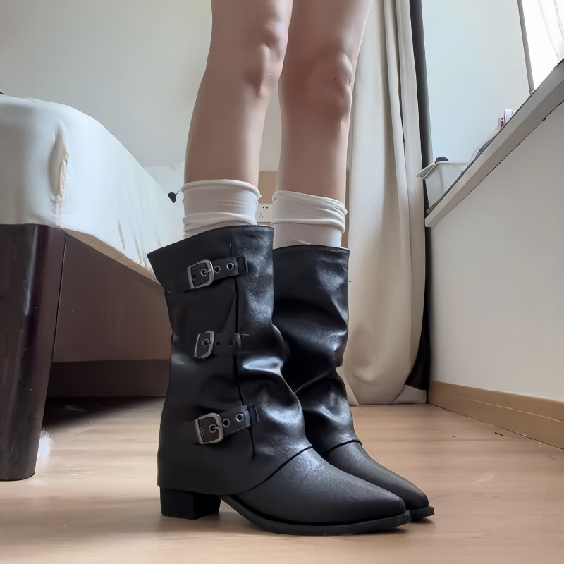 Street Fashion Youtube - กางเกงผู้หญิงทรงหลวมสำหรับฤดูใบไม้ร่วง รองเท้าบูททรงสูงระดับกลางพร้อมสายรัดหัวเข็มขัดโลหะ แฟชั่นสไตล์เรโทร ส้นบล็อกทรงตะวันตก รองเท้าบูทคาวบอยสำหรับผู้หญิง