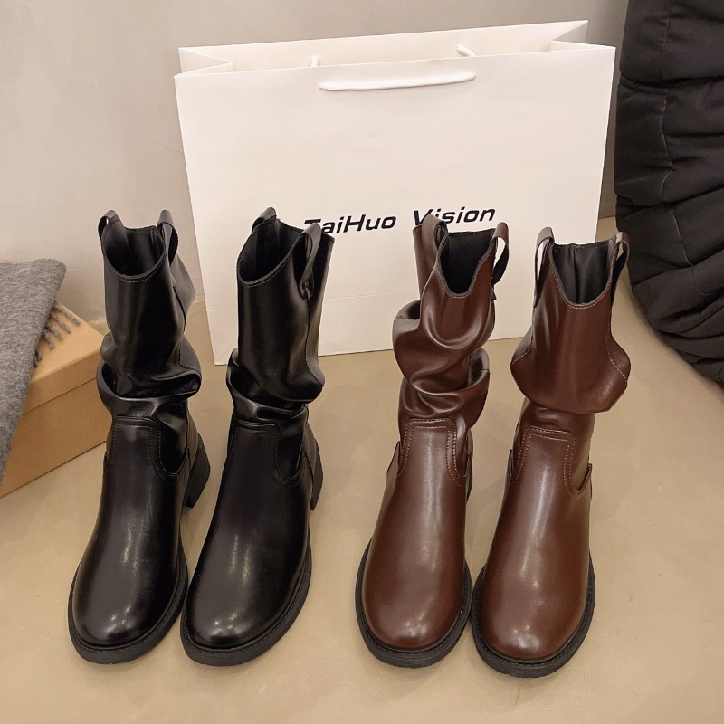 รองเท้าบูทข้อเท้าส้นเตี้ยทรงหล - Street Fashion Winter 2025 บทวิจารณ์และราคา