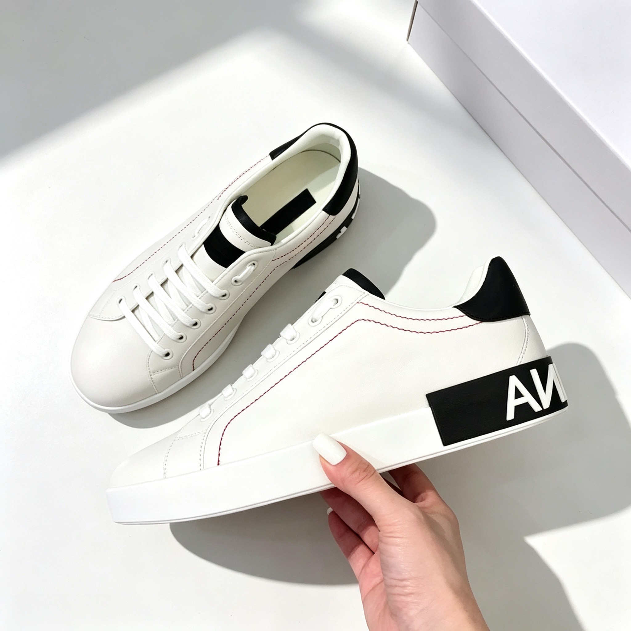 รองเท้าผ้าใบสีขาวสไตล์สปอร์ตลำ - Street Fashion Korean บทวิจารณ์และราคา