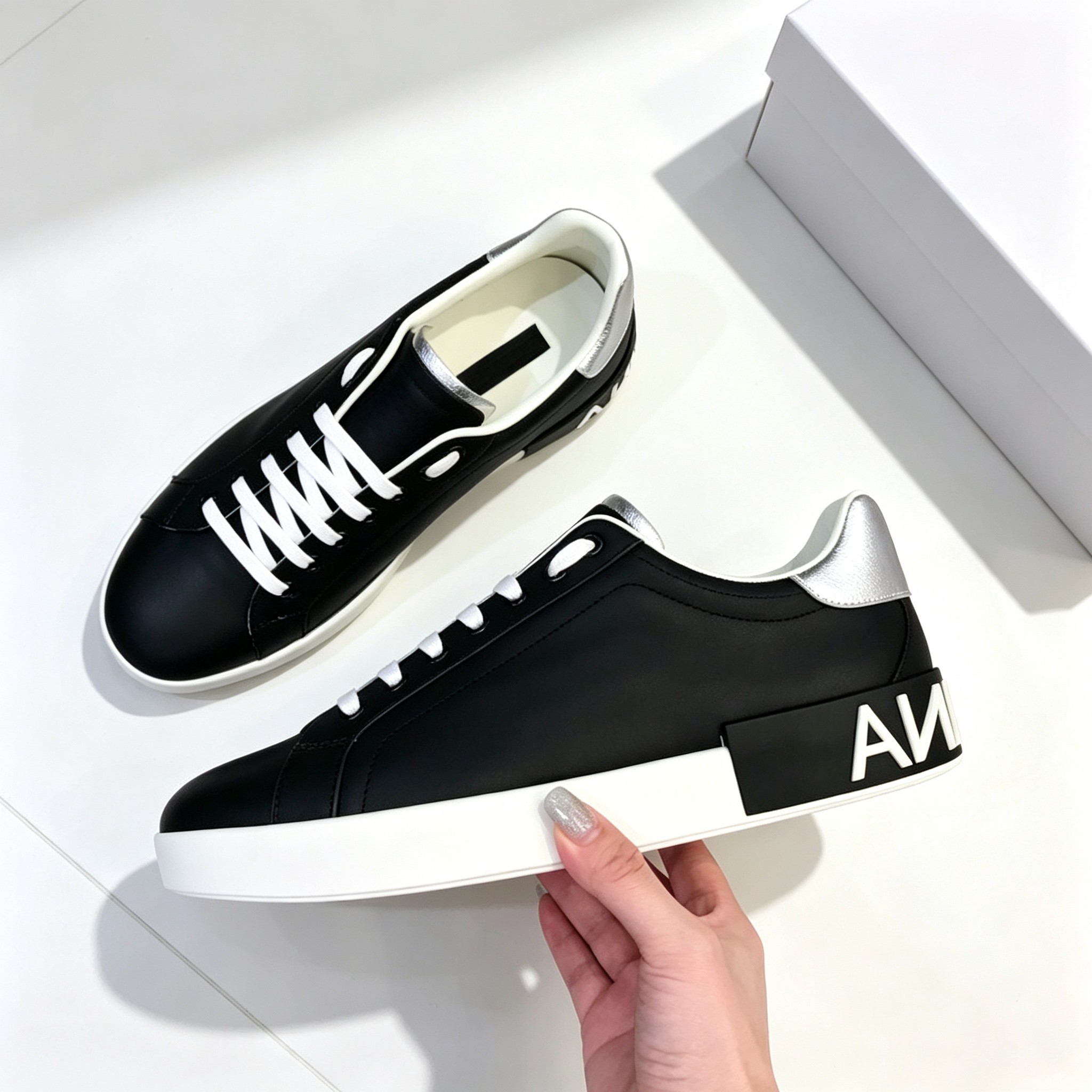 รองเท้าผ้าใบสีขาวสไตล์สปอร์ตลำ - Street Fashion Korean บทวิจารณ์และราคา